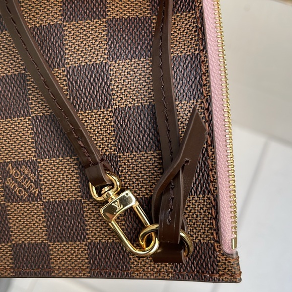 LV Pouchette - Picture 5 of 5